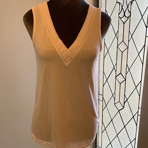 6 neutral women’s tops - J Crew, Banana Republic, Skora - Picture 9 of 14